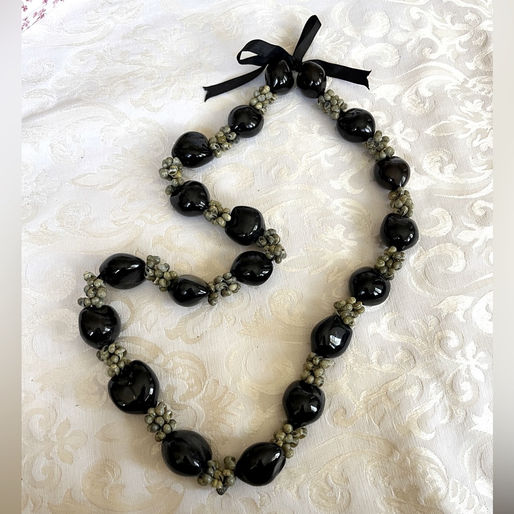 Hawaiian wooden lie necklace